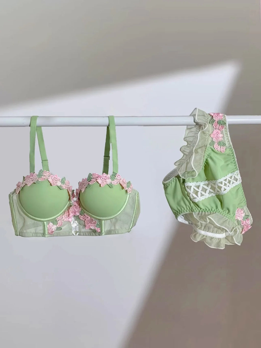 Ultra-Thin Pure & Sensual Snug Fit Bra